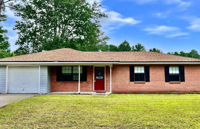 3/2 LARGE fenced in yard! - 130 Tapique Circle, St. Marys, GA 31558