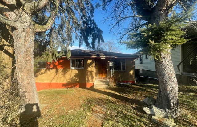 3223 West St - 3223 West Street, West Mifflin, PA 15122