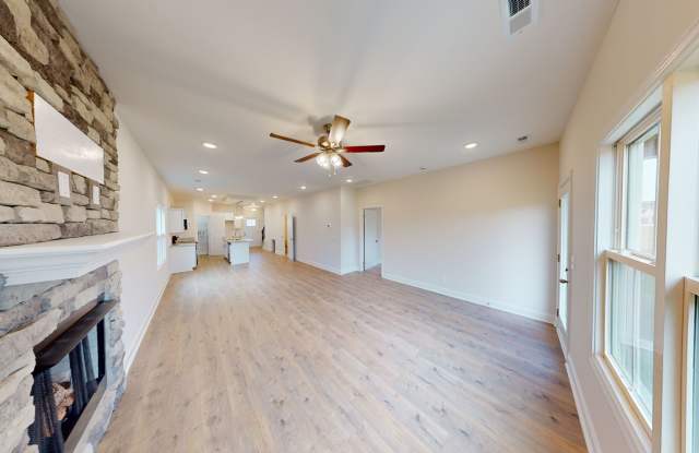 Modern Home with Stainless Steel Appliances, Walk-In Closet And Attached Garage Gallery 3