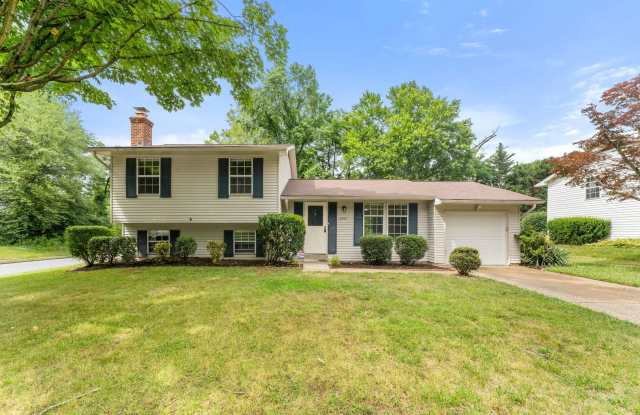 Great Split Level Home on large corner lot - 2516 Tabor Court, Neabsco, VA 22191