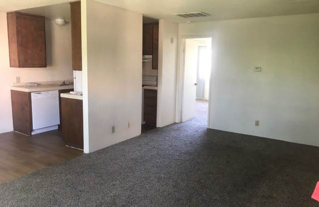 Close to shopping and schools in Hanford - 888 Greenfield Avenue, Hanford, CA 93230