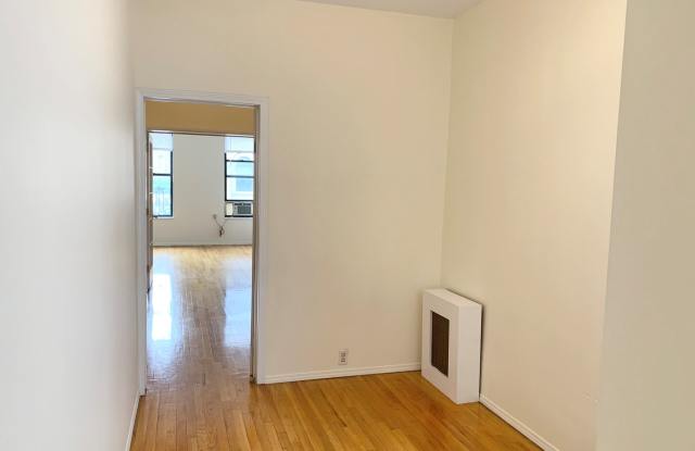 794 Manhattan Avenue Gallery 3