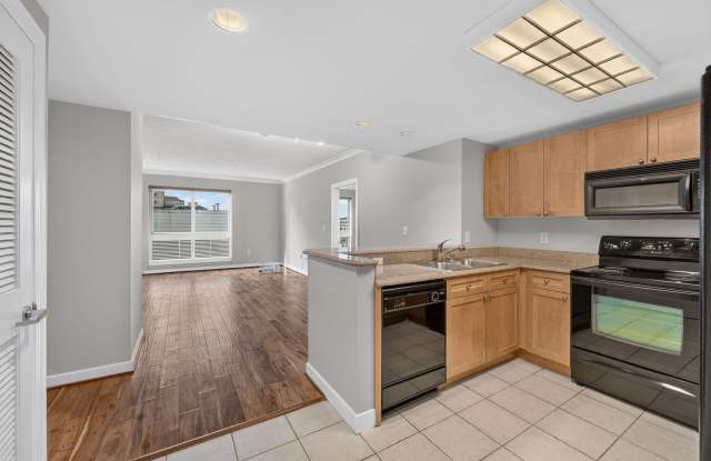 Prime DC Living: Executive 2BD/2BA Apartment in Chinatown/Gallery Place Gallery 3