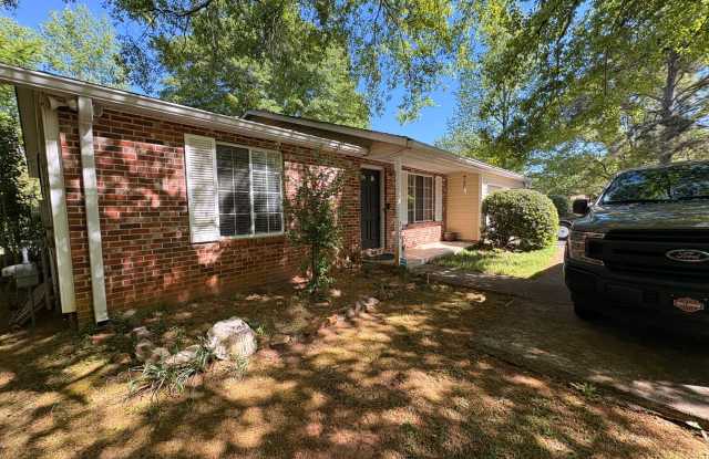 Charming 3 bed/2 bath Eastside Ranch w/ Potential early move in! photos photos