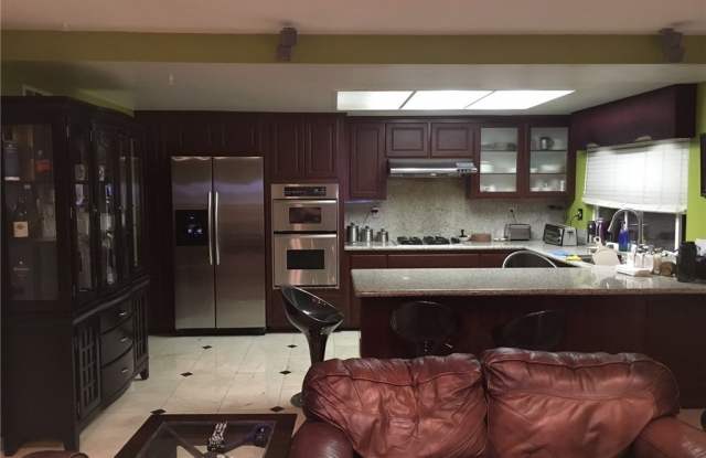 1450 Pine Tree Court Gallery 2