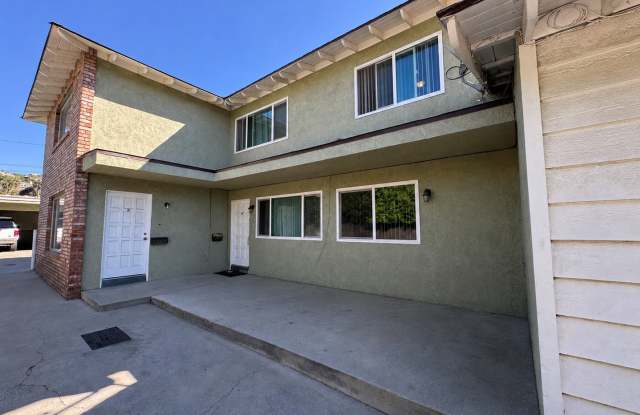 Remodeled 2+1.5 Townhome in Santa Paula **MOVE-IN SPECIAL!** Gallery 3