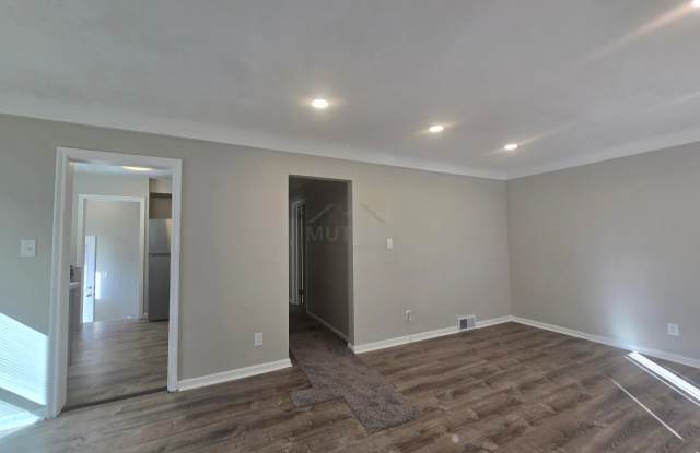11741 West Parkway Street Gallery 3