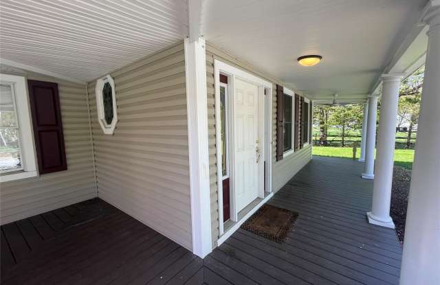 496 N Country Road Gallery 3