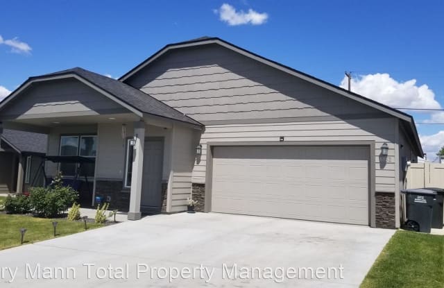 1352 E Nen Dr - 1352 East Nen Drive, Moses Lake, WA 98837