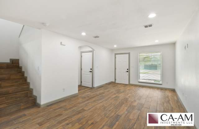 309 N. G St., 2 Gallery 4