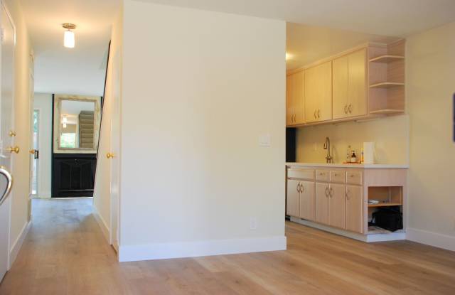 Corner Unit Townhome in Corte Madera For Rent! Gallery 4