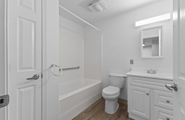 2 bed, 1 bath independent senior living (55+ years of age) heat, hot water, & electricity included (Taft Farm #320) Gallery 3