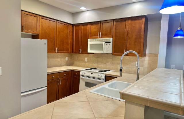 Beautiful 1 bed condo in the heart of Bellevue! Available 10/10/2026! Gallery 4
