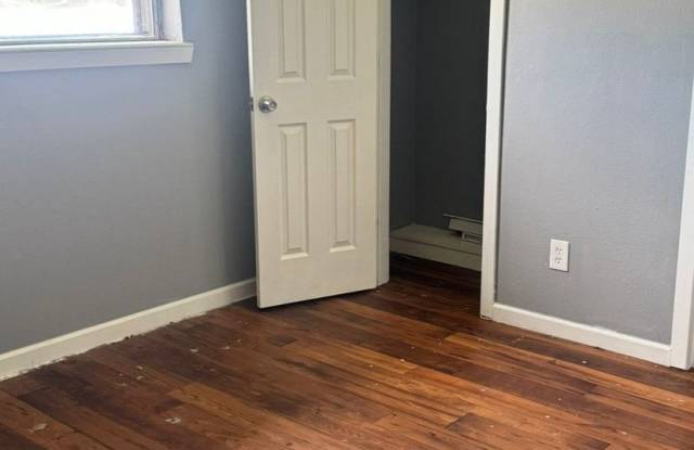 Charming 2BR Duplex in Wharton photos photos