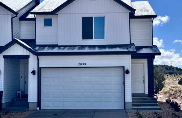 Spacious 3 Bedroom 2.5 Bathroom End Unit in Cedar City! photos photos