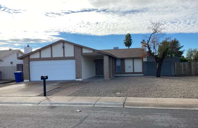 Chandler 3 Bedroom 1.75 Bathroom - Fireplace photos photos