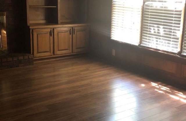 6385 Southland Forest Dr Gallery 4