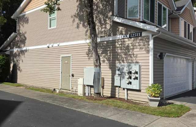 Beautiful Puyallup Sunrise Area Condo, 3 bedroom, 2 1/2 bath. Gallery 3