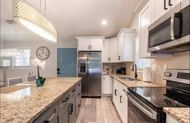Room in 5 Bedroom Home at Cedar Ave NW Gallery 4