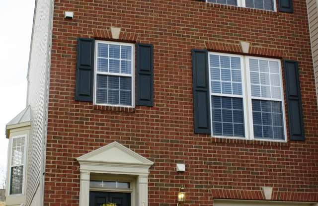 Town Home with Attached Garage Gallery 1