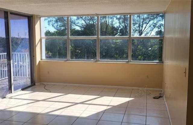 1300 NE Miami Gardens Dr photos photos