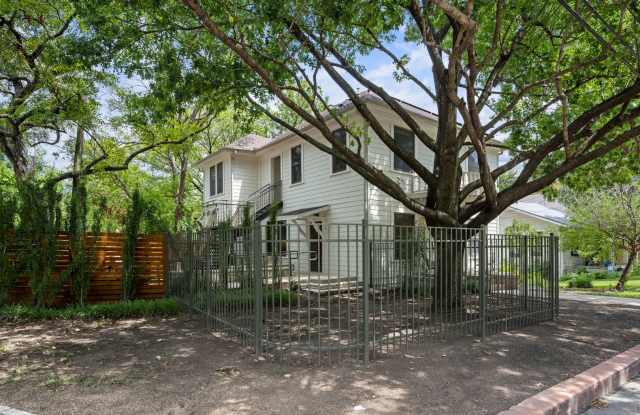 Historic and Charming 7 BR / 4.5 BA Home in Central Austin Gallery 4