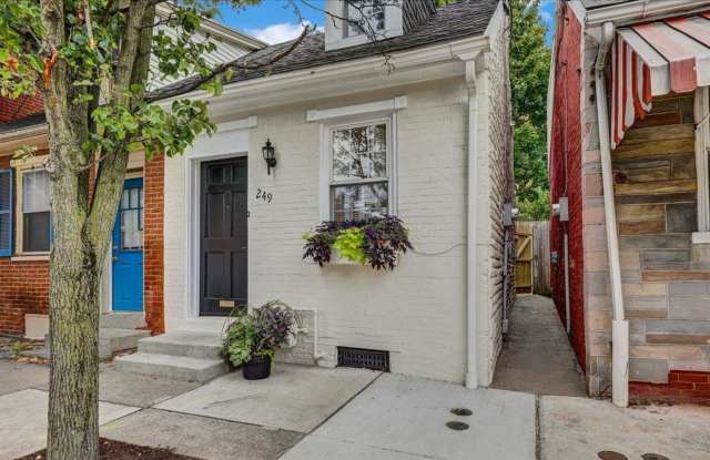 Charming 1BR/1BA Cottage in the Heart of Lancaster City! Gallery 4