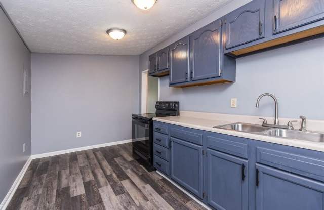 Bright & Spacious 3-Bedroom Home – Pet-Friendly with Private Yard Gallery 3