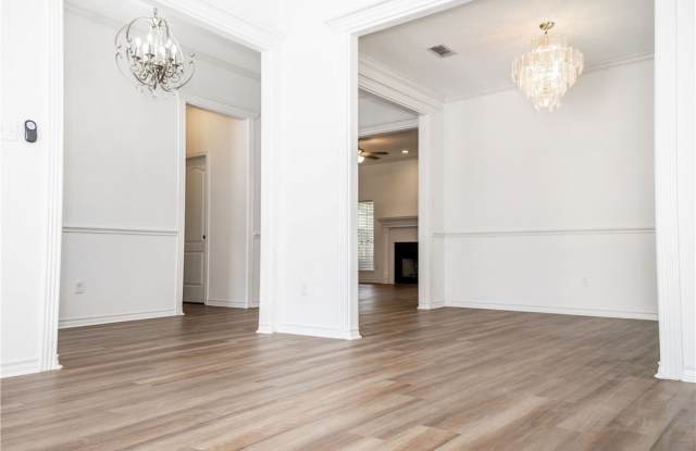 6326 Saint Denis Street Gallery 4