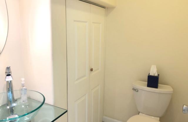 8571 Edgebrook Dr. Gallery 3