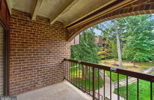 11232 CHESTNUT GROVE Square Gallery 3