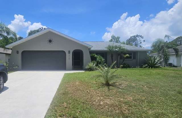 Port Charlotte fenced back yard home photos photos