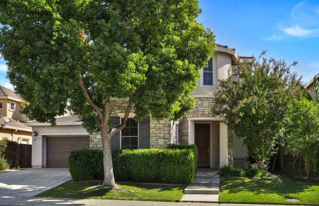 AVAILABLE NOW! Beautiful 5 bedroom Home in Lincoln Crossing Village! Gallery 1
