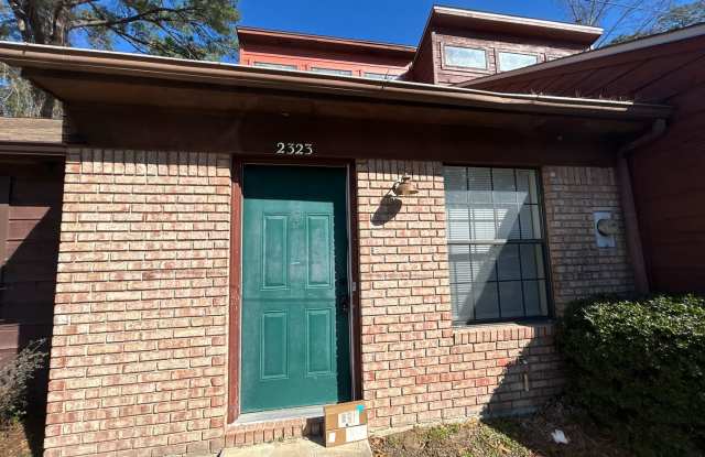 Sun-Filled 2/2 with Stainless Appliances  New Carpet - 2323 Hartsfield Way, Tallahassee, FL 32303