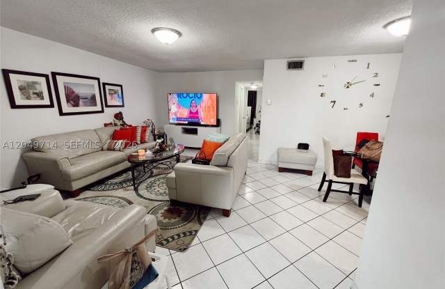 501 Blue Heron Dr Gallery 2