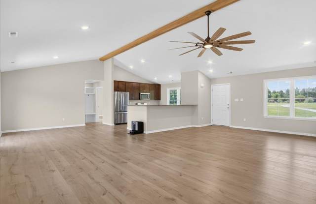 Newly Built 3 Bedroom/2 Bathroom Home with Storage Shed Gallery 4