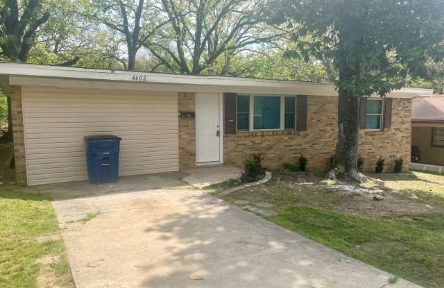 Spacious 4 bedroom 2 bath house - 4602 Vestal Street, North Little Rock, AR 72118