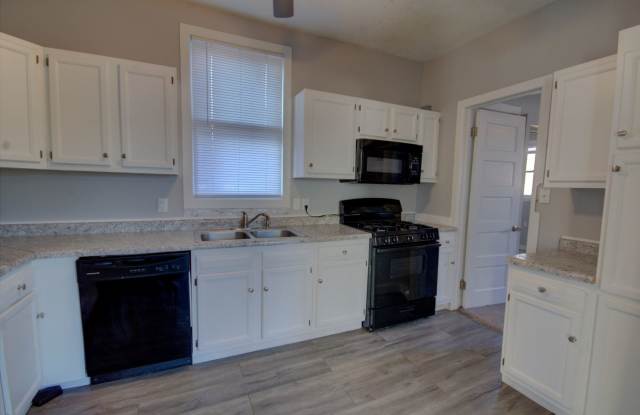 COMING SOON - Welcome to this charming 3BD, 2BA single-family house located in Davenport, IA! Gallery 3