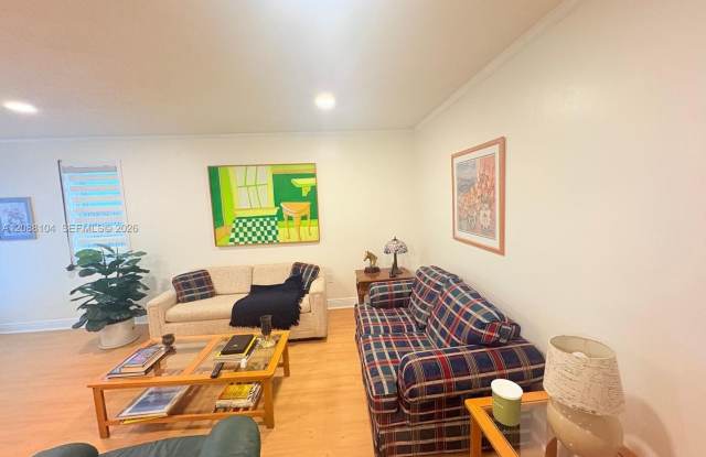 927 NW 106th Ave Circle 927, Miami, FL 33172 Gallery 4