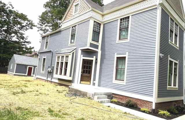 958 Woodruff Place Middle Unit B Drive Gallery 4