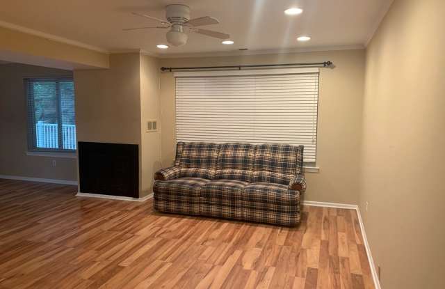 630 VALLEY STREAM CIRCLE Gallery 3