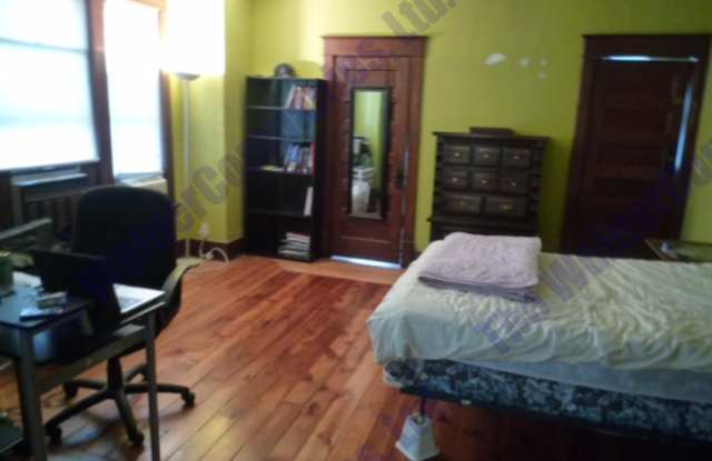 5-bedroom House Now Leasing for FALL 2027! Gallery 3