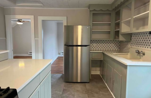 158 New Hanover Ave 2nd Floor - 158 New Hanover Avenue, Meriden, CT 06451