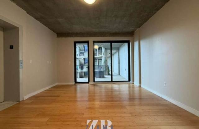 293 Hawthorne Street Gallery 2