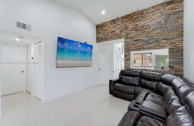 13060 SW 64th Ter photos photos