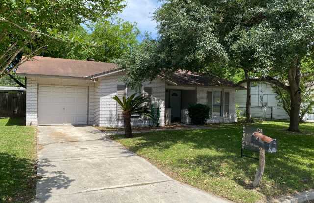 CUTE 3 BR IN UNIVERSAL CITY W/ EASY ACCESS TO RANDOLPH AFB, 1604, 35,  SHOPPING photos photos
