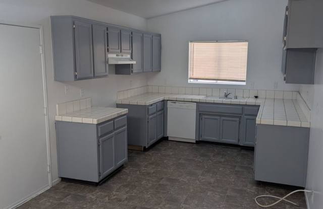 Beautiful 4 bed/2Bath Home in East Bakersfield – Move-In Ready! - 1139 Big Horn Court, Kern County, CA 93306