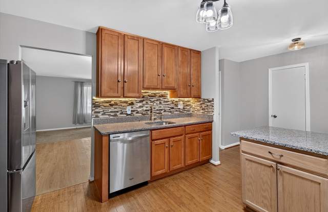 Beautiful townhome in Lorton! Gallery 4