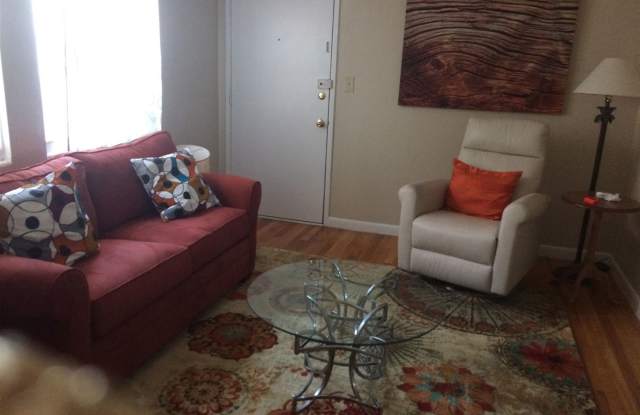 1048 Saint Charles Avenue Northeast Gallery 2