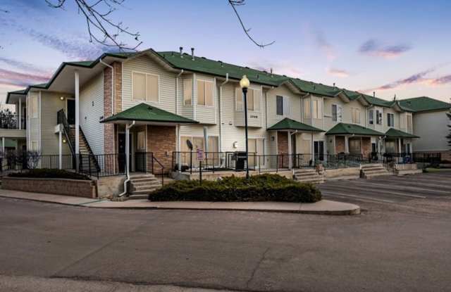 Updated 2-story townhome on the South side of Colorado Springs WITH Mountain Views photos photos